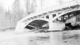 [Collapse of the Capilano Creek (River) bridge]