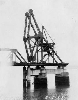 Bascule counterweight system under construction : May 8, 1925