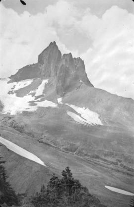 [Unidentified peak in Garibaldi District]