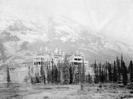 C.P.R. Hotel and Twin Peaks Mountain, Banff, Canadian National Park, Banff