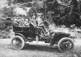[His Worship T.S. Baxter and family in a "Haynes" car]
