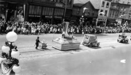 [The Rex Theatre, Paris Shoes and Chapman Buggy floats in the Dominion Day Parade]