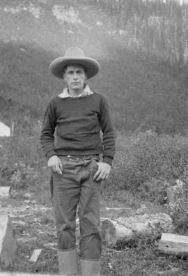 Young man in cowboy hat