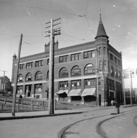 [Inns of Court building (423 Hamilton Street at West Hastings)]
