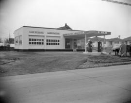 [B.A. Oil Company service station at Sunset Avenue and Kingsway]