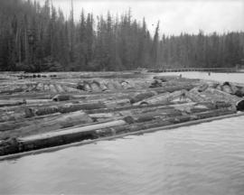 [Davis Raft making off the] Queen Charlotte Islands