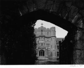 Convent of the Sacred Heart, facade through gate