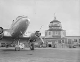 Airport, general view : O'Brien Adv. : Administration Bldg. and plane