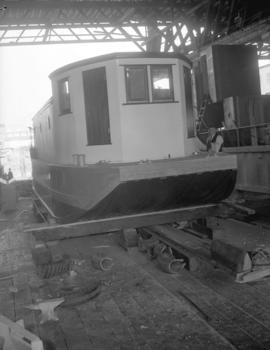 Jack Cribbs with houseboat [under construction]