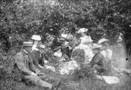 [A picnic on Sumas Prairie to celebrate the coronation of King Edward VII]