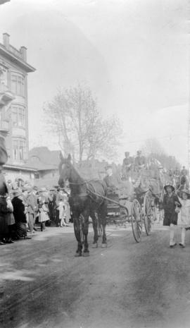 Chief Carlisle and the old horse Tanner [in a parade]
