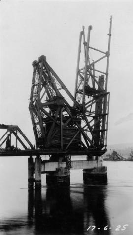Bascule counterweight system : June 17, 1925