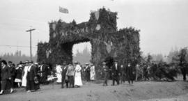 Arch [at] Georgia Street entrance [to] Stanley Park