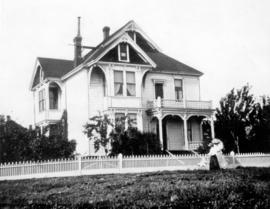 [The Sentell residence on Grove Crescent - Block 109 between Jackson and Heatley Avenues]