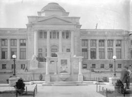 [Courthouse - Edward VII monument]