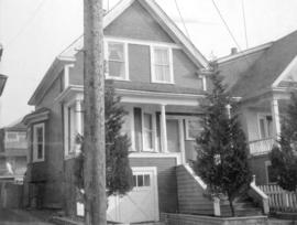 [View of one-storey house (ca 1910) at 1022 McLean Street]