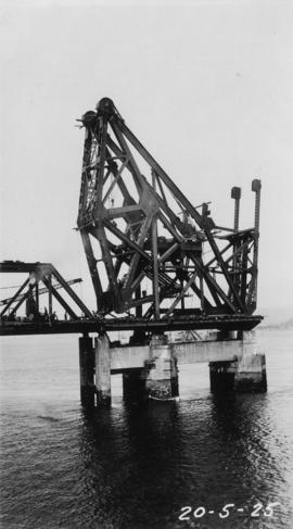 Bascule counterweight system under construction : May 20, 1925