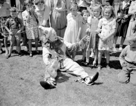 Clown and children at Richmond victory celebration