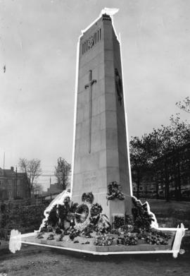[The cenotaph at Victory Square]