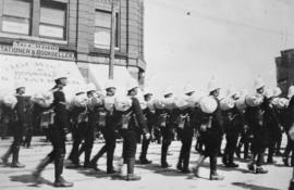 Yukon contingent - Canadian soldiers [marching east on Hastings Street at Seymour Street]