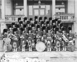 [Brass band of the 72nd regiment of the Seaforth Highlanders assembled on steps of Elysium Hotel ...