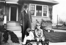 [Hugh Myddleton Wood and his grandchildren in front of his house at 1091 East 10th Avenue]