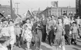 [Crowd on a street in Chinatown celebrating VJ Day]