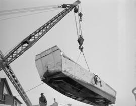 Arrow Transfer Co., Granville Island : crane lifting boat