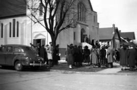 Congregation outside Dunbar Heights United