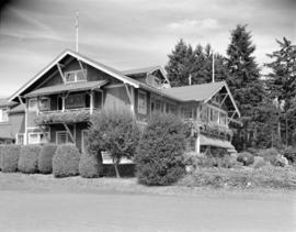 [Guest lodge on Bowen Island]