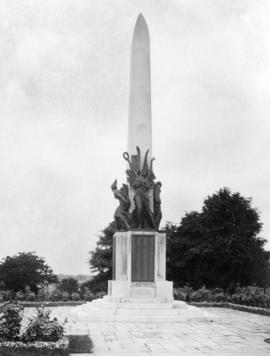 Bromley War Memorial by Sydney March