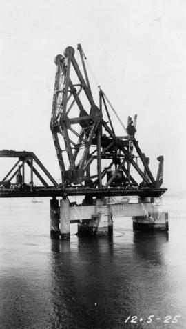 Bascule counterweight system under construction : May 12, 1925
