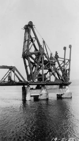 Bascule counterweight system under construction : May 14, 1925