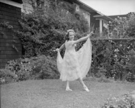 Dancer wearing a dress and posing in the garden
