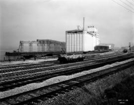 Alberta Wheat Pool elevator under construction