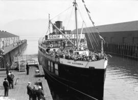 Grain Trade picnic, S.S. "Lady Alexandra" leaving Union Dock