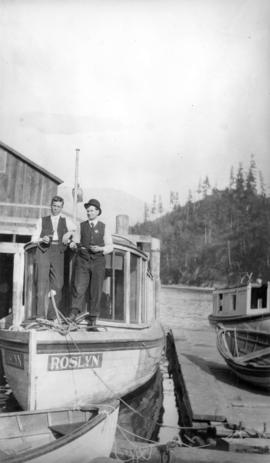 [The "Roslyn" and mates, Snug Cove]