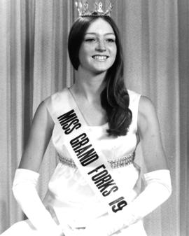 Elaine Durham, Miss Grand Forks 1971 : [portrait]
