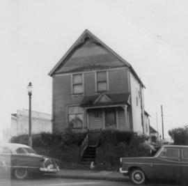 Front view of Lillian and Foon Wong's house at 350 East Pender