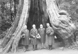 [C.S. Douglas, Lord Strathcona, Sir Mackenzie Bowell and C.C. Chipman in front of the "Hollo...