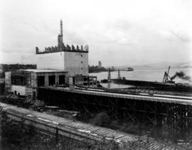 Alberta Wheat Pool elevator under construction