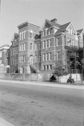 [500 East Pender Street - Lord Strathcona Elementary School, 1 of 4]