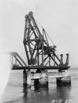 Bascule counterweight system under construction : May 9, 1925