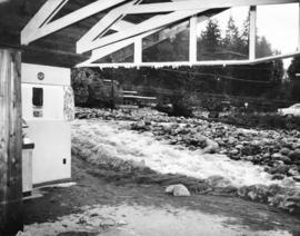 [Sandbags diverting water away from a home on Riverside Drive]