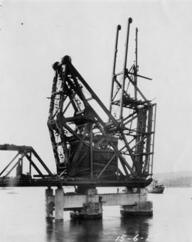 Bascule counterweight system : June 15, 1925