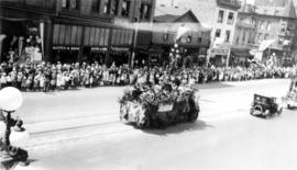 [Unidentified float in the Dominion Day Parade]