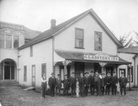 [Group portrait of South Vancouver pioneers in front of Jos. Curry's Gladstone Inn - Westminster ...