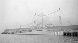 [U.S.S. destroyer 301 at dock]