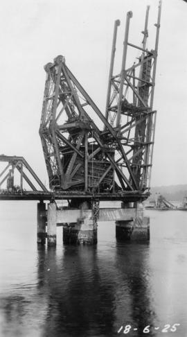 Bascule counterweight system : June 18, 1925