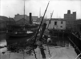 [Union Steamship "Ballena" sinking after fire at Union dock]